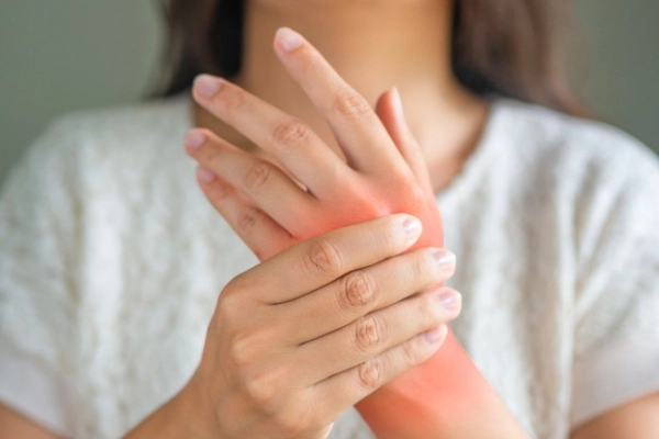 Nữ giới có tỉ lệ bị viêm đau khớp tay nhiều hơn so với nam giới
